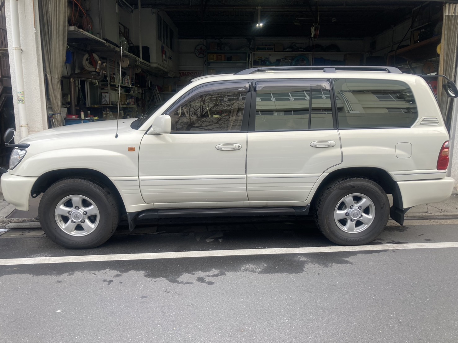 LAND CRUISER